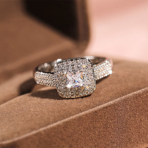 Classic Four-claw Round Zircon Engagement Ring