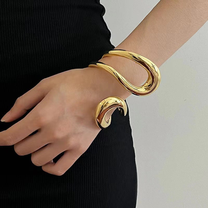 Female Niche Metal Geometry Streamlined Spring Bracelet